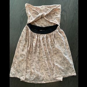 Aritzia strapless dress with cute back M